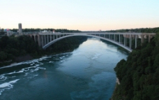连接美国与加拿大的桥图片