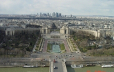 巴黎 埃菲尔铁塔下的城市美景图片