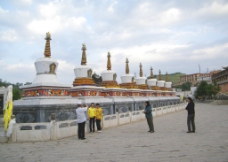 藏族风情的塔尔寺院内景观图片