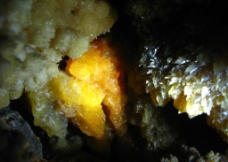 洞穴奇观之犬牙晶花图片