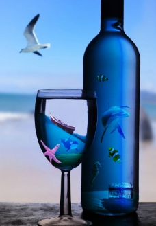 酒瓶中的海底世界图片